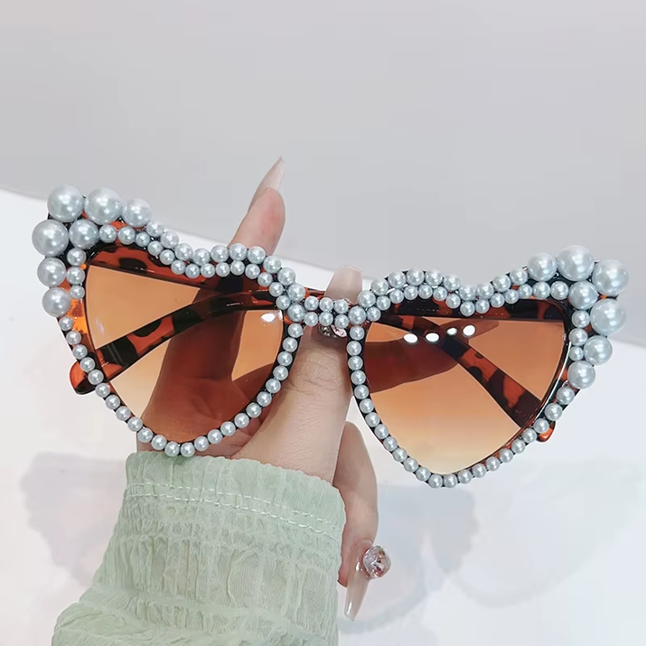 2025 Fashion Large Frame Heart Designer Sunglasses Pearl-Set Personality Beach Just Married Sunglasses Bridesmaid Gift UV400