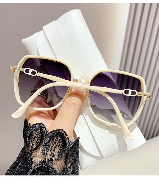 Eyewear New Sunglasses Mirror Female UV Protection Large Frame Net Fashionable Bright Edge Advanced Sense Driving Glasses T100
