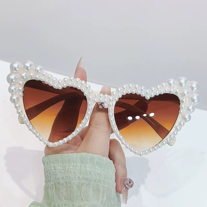 2025 Fashion Large Frame Heart Designer Sunglasses Pearl-Set Personality Beach Just Married Sunglasses Bridesmaid Gift UV400